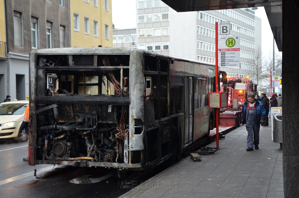 Stadtbus fing Feuer Koeln Muelheim Frankfurterstr Wiener Platz P226.JPG